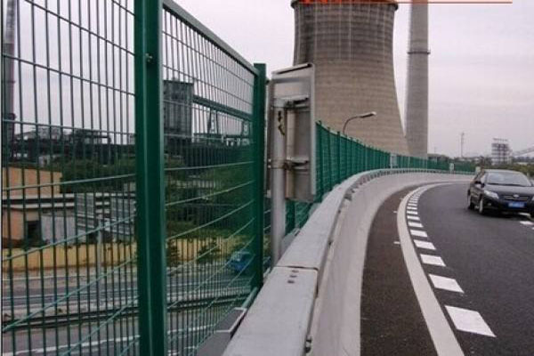 高速公路護欄