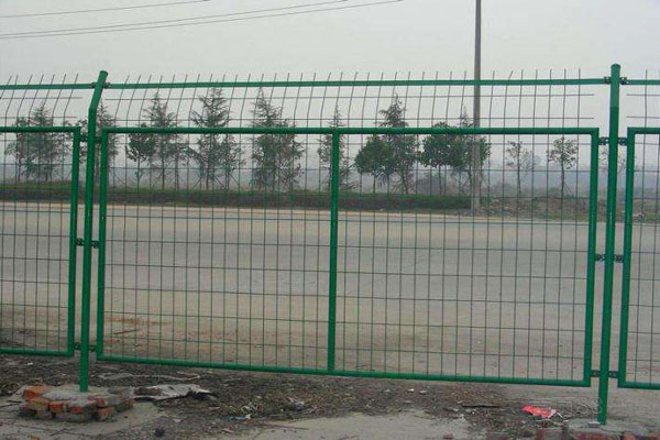 公路護(hù)欄網(wǎng)