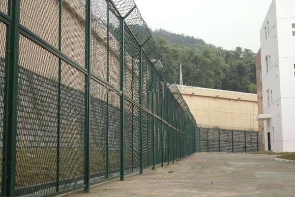 刀片護欄網(wǎng)